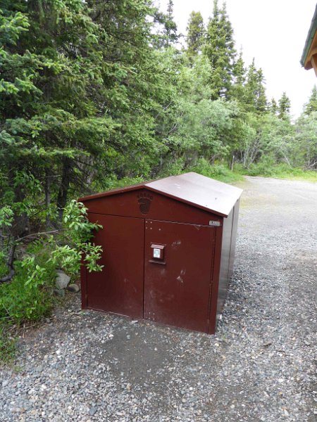 2017-alaska-108.jpg - Denali national park, bear box
