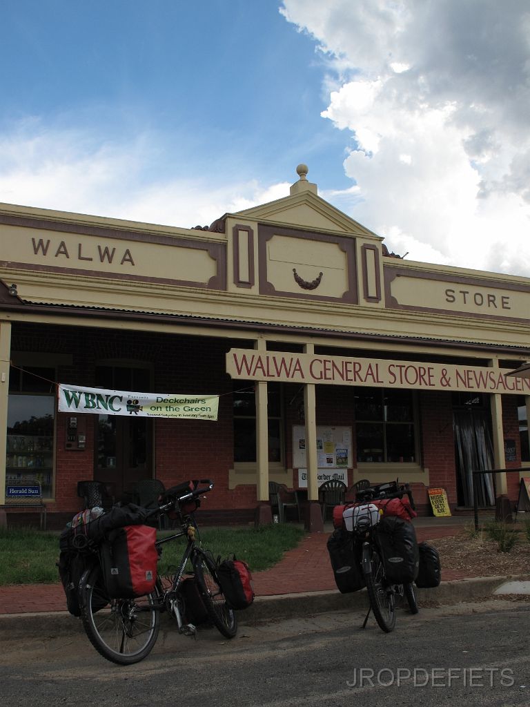 IMG_2328.JPG - Walwa general store