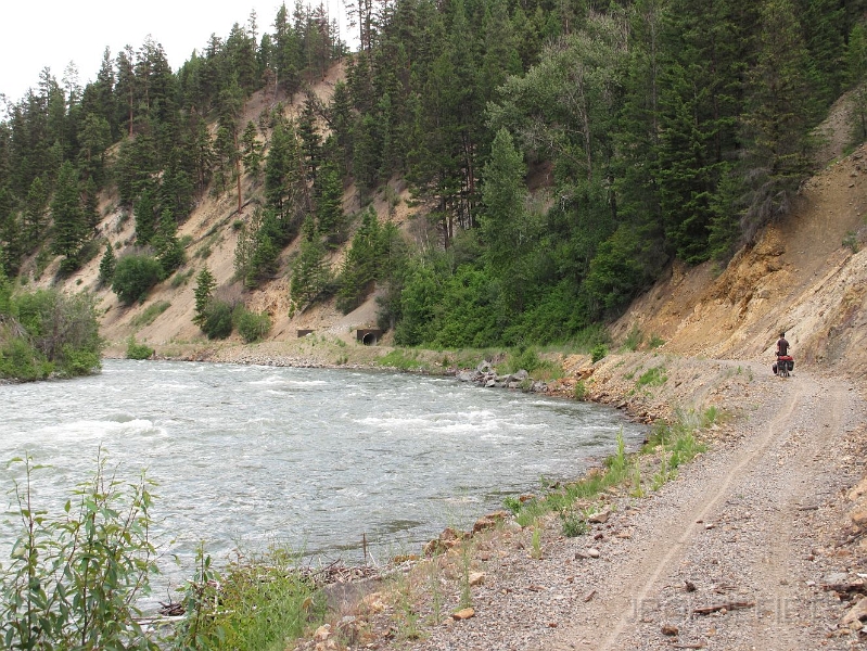 Canada-2012-085.JPG - Pipe line road