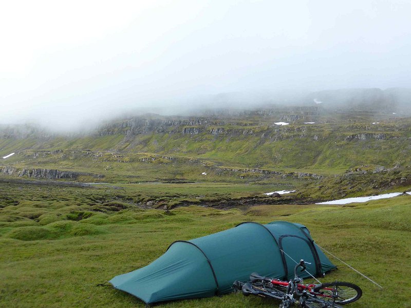2016-ijsland-094.jpg - kamperen op de Oxi pas, in de ochtend
