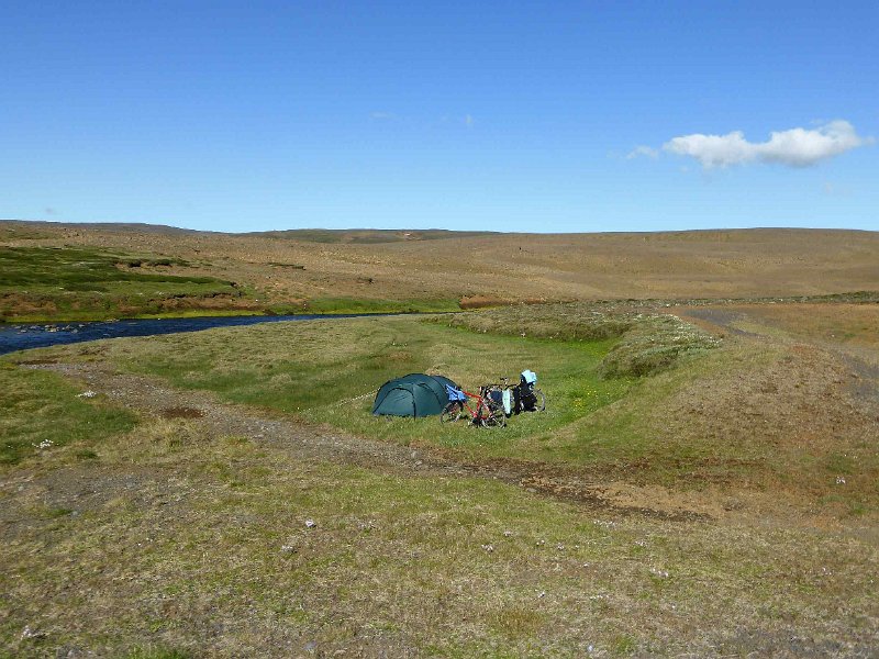 2016-ijsland-098.jpg - Kamperen aan de Svata rivier F756