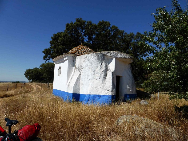 2015-spanje-077.jpg - Kapelletje richting Santiago de Escoural