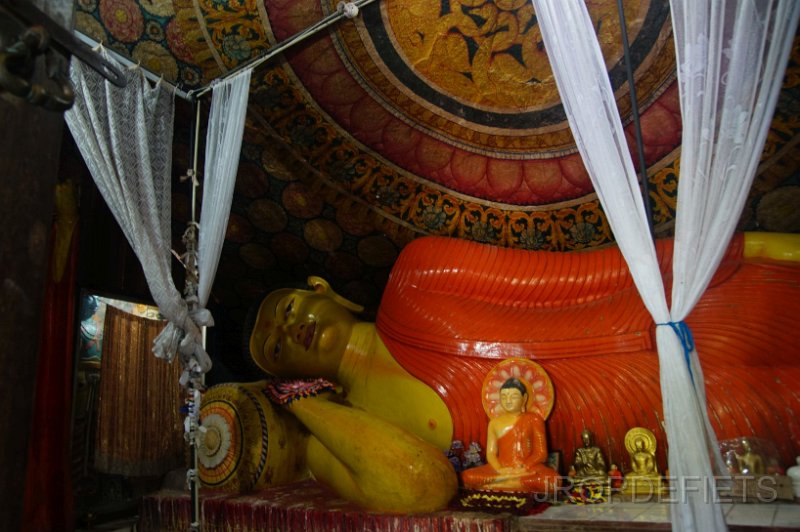 2014-sri-lanka-124.jpg - Sigiriya, Boeddha op de kleine rots