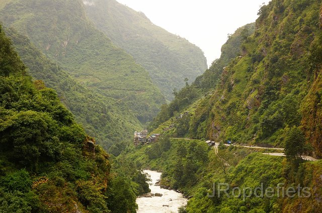 DSC03659.JPG - Afdaling vanuit Nyalam