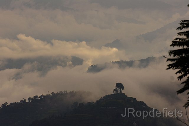 DSC03735.JPG - Dhulikhel in de ochtendzon