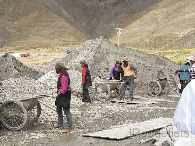 IMG_1352.JPG - Op weg naar Resa, een oude Dzong die gerestaureerd werd
