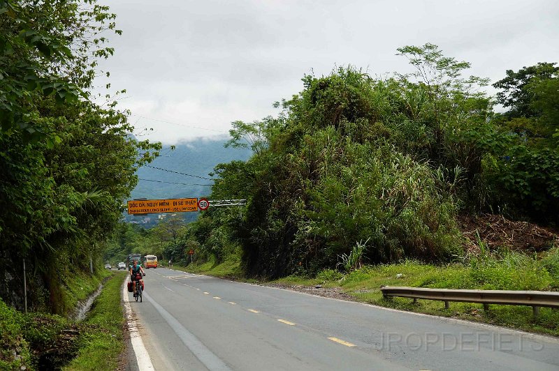 vietnam2018-015.jpg - Net uit Hoa Binh, flink omhoog