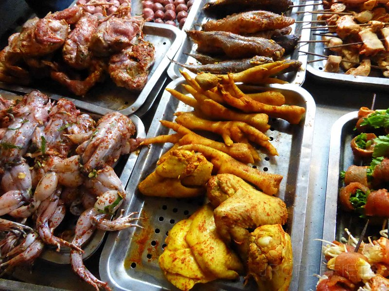 vietnam2018-084.jpg - Kikkers in kippenpootjes