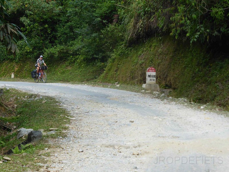 vietnam2018-123.jpg - Hobbelweg richting Viet Quang