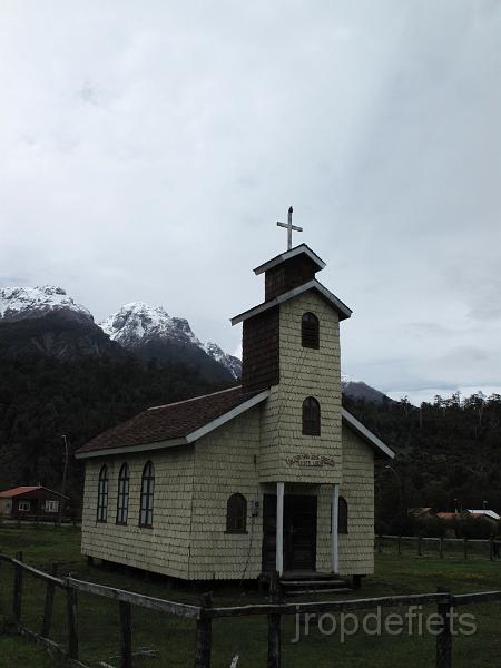 IMG_1408_kerk.jpg - Lago Yelcho